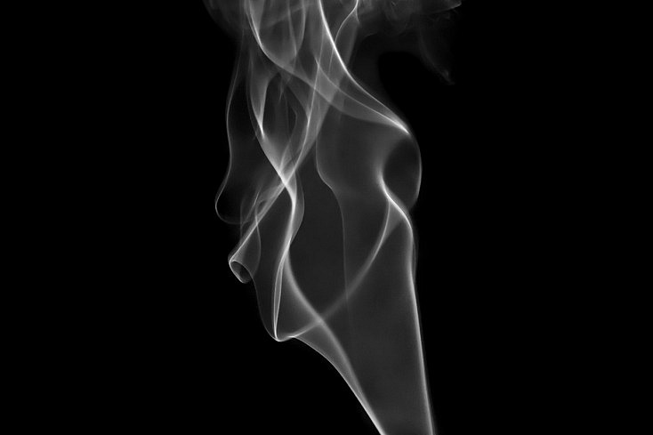 humo-blanco-fondo-negro-734x489.jpg