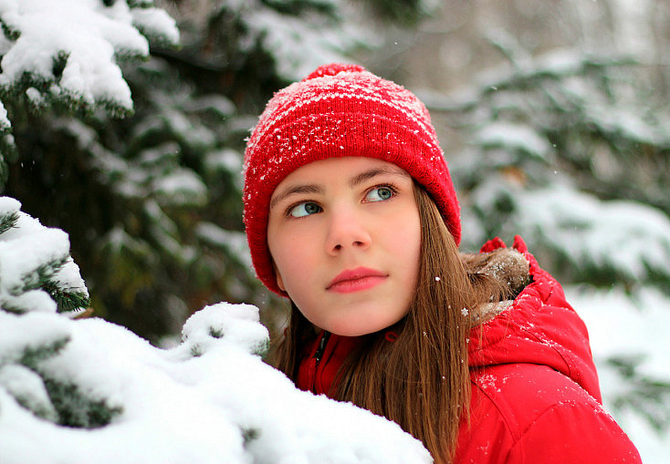 gorro-rojo-nieve-contraste