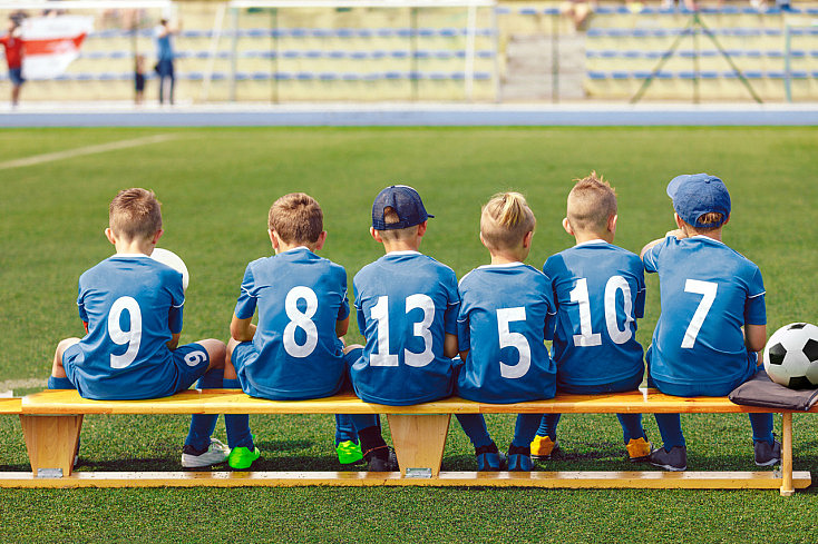 Ilustración De Niños Jugando Deportes Diferentes Fotos, retratos